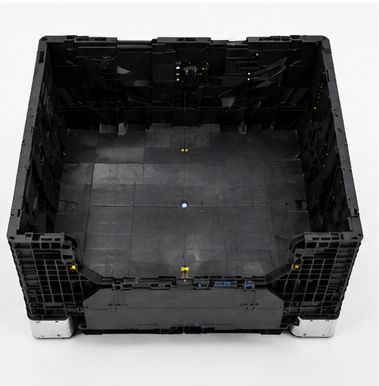 Interior liso da caixa GLT, com fundo plano que facilita a higienização